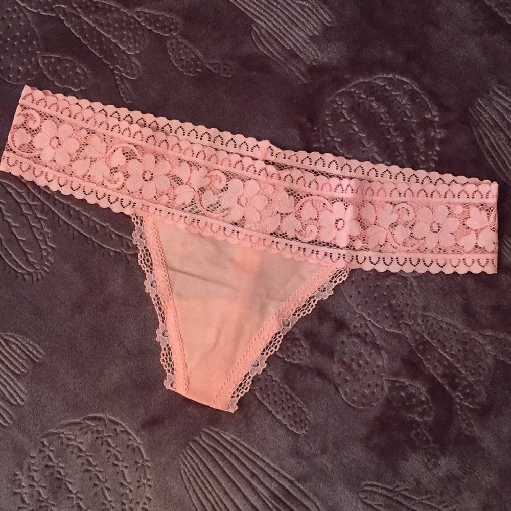 NWT Victoria Secret v-string panty